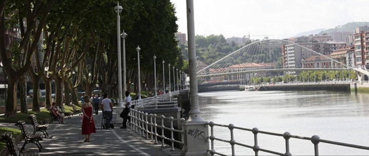 A 5 Minutos Andando Del Casco Viejo, Ayuntamiento, Plaza Circular Y Gran Via De Bilbao Y Proximo A Las 2 Lineas De Metro Luaran gambar