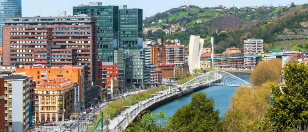 A 5 Minutos Andando Del Casco Viejo, Ayuntamiento, Plaza Circular Y Gran Via De Bilbao Y Proximo A Las 2 Lineas De Metro Luaran gambar